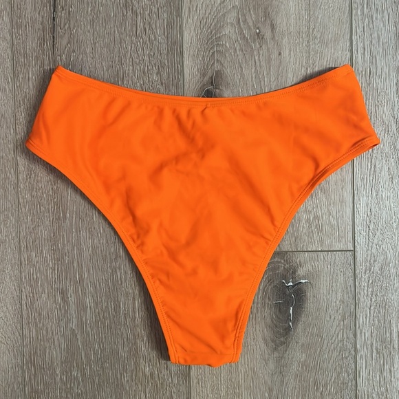 Cupshe - orange bikini bottom, misses size medium, NEW WITH TAGS - Picture 2 of 4